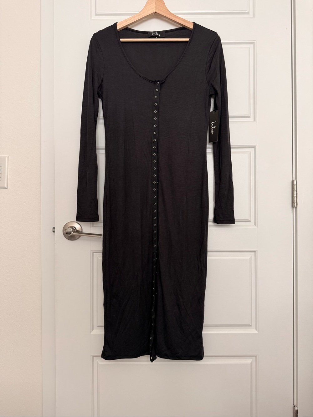 Lulu’s Black Long Sleeve Snap-Front Midi Dress